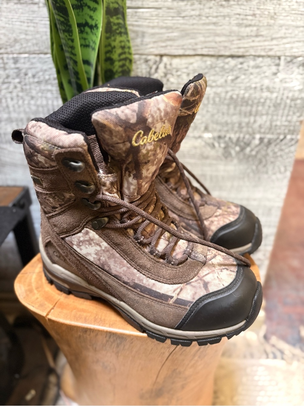 Cabela's | Waterproof Gore-Tex Vibram Camo Hunting Hiking Boots - Men's 6M